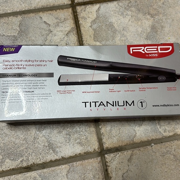 New titanium flat iron - Picture 2 of 5